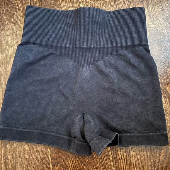 Bo + Tee black shorts - Picture 4 of 4